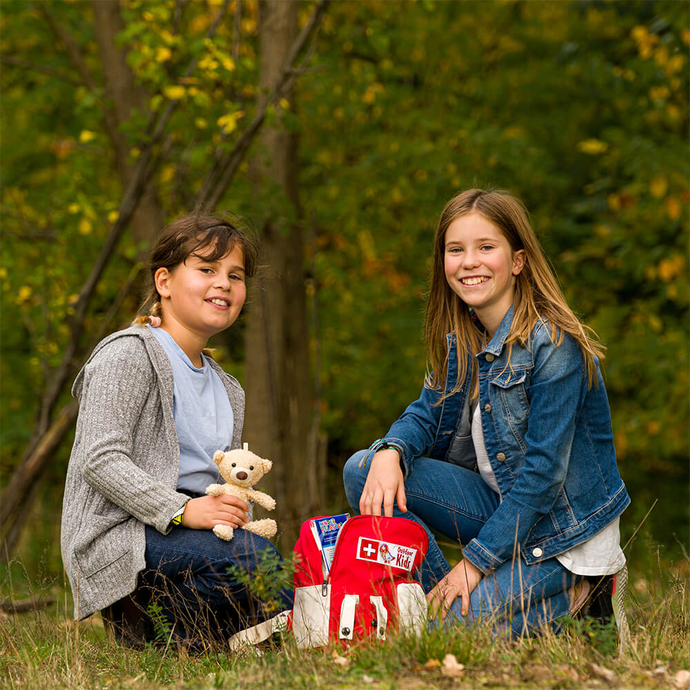 DGUV 202-089 Children's First Aid Backpack Outdoor Kids Red/White Filled Item No. 609628