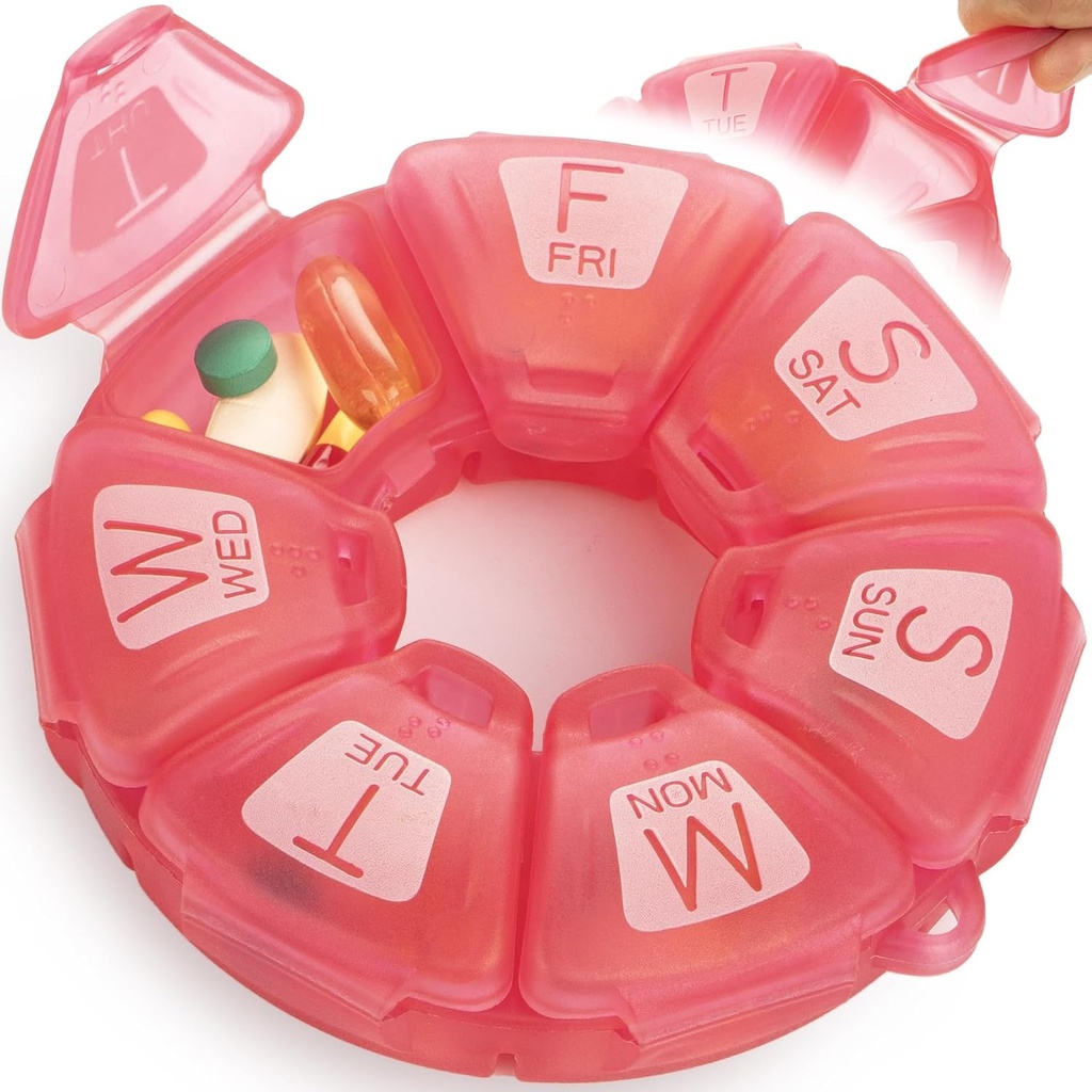 Round Weekly Pill Organizer, TPU caoutchouté, Conteneur de pilules de voyage 7 jours, avec 7 grands compartiments, idéal pour les vitamines et suppléments quotidiens, coque de pilule mignonne avec grandes lettres et braille (rose)