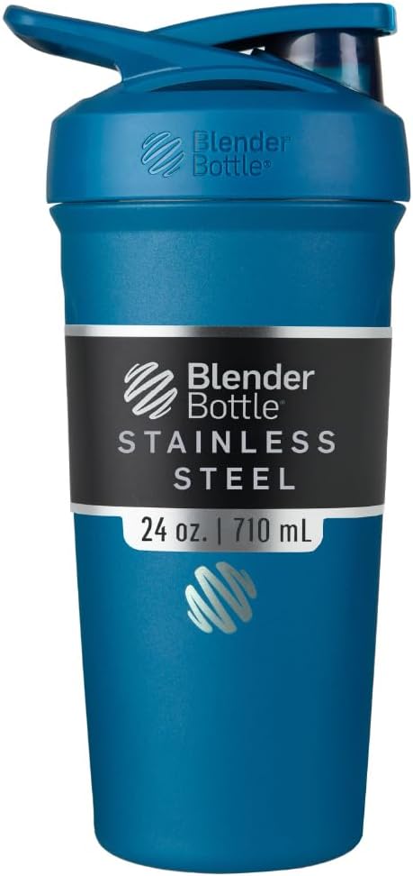 Bouteilles de mélange Strada Shaker Cup Bouteille d'eau en acier inoxydable isolée avec fouet en fil, 24-Ounce, Bleu